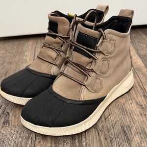 Sorel Beige and Brown Rubber Boots